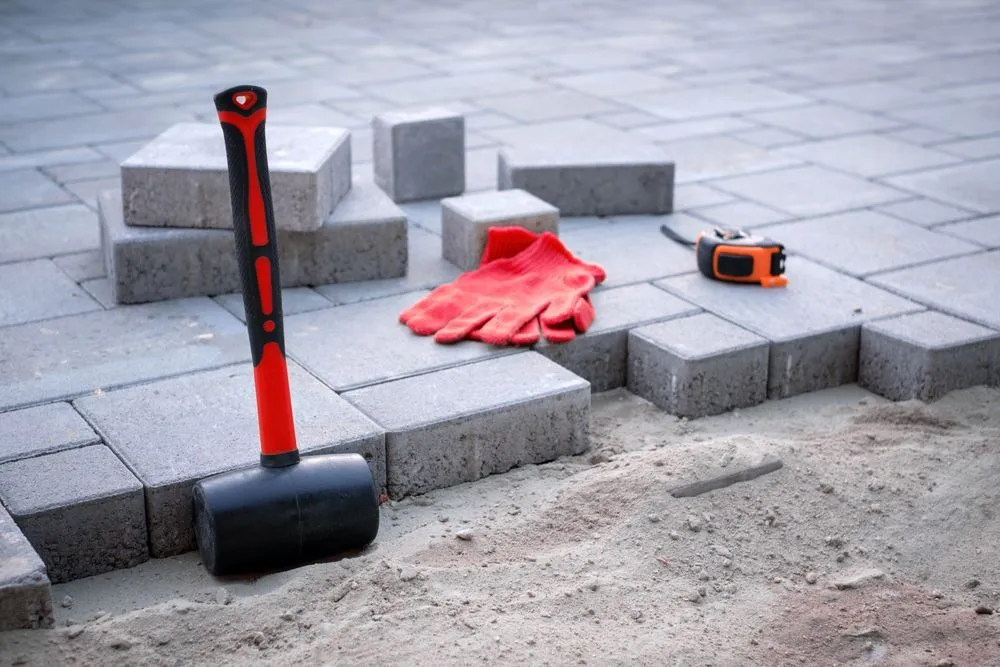 Укладка тротуарной плитки своими руками